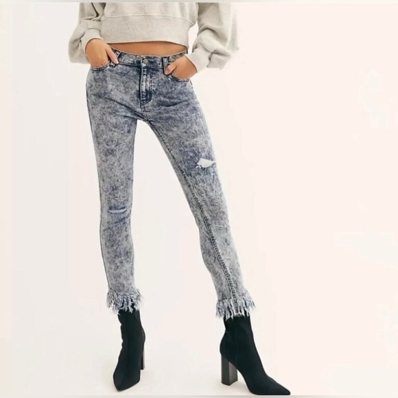 Free People Denim - Free People Acid Wash Skinny Jeans ankle fringe size 29